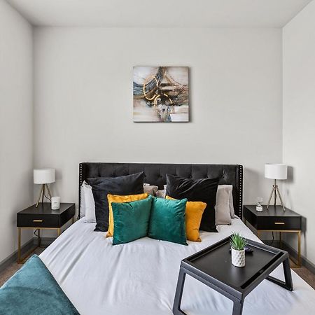 Luxury Apartment With King Bed And Pool And Free Parking 4 Houston Buitenkant foto