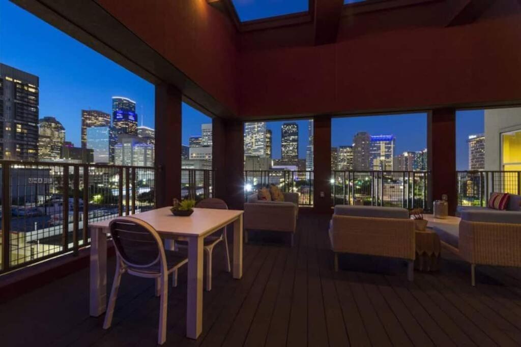 Luxury Apartment With King Bed And Pool And Free Parking 4 Houston Buitenkant foto