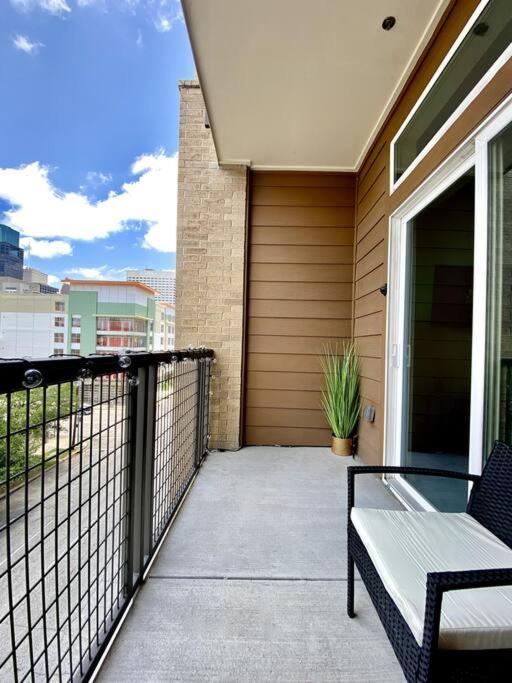 Luxury Apartment With King Bed And Pool And Free Parking 4 Houston Buitenkant foto