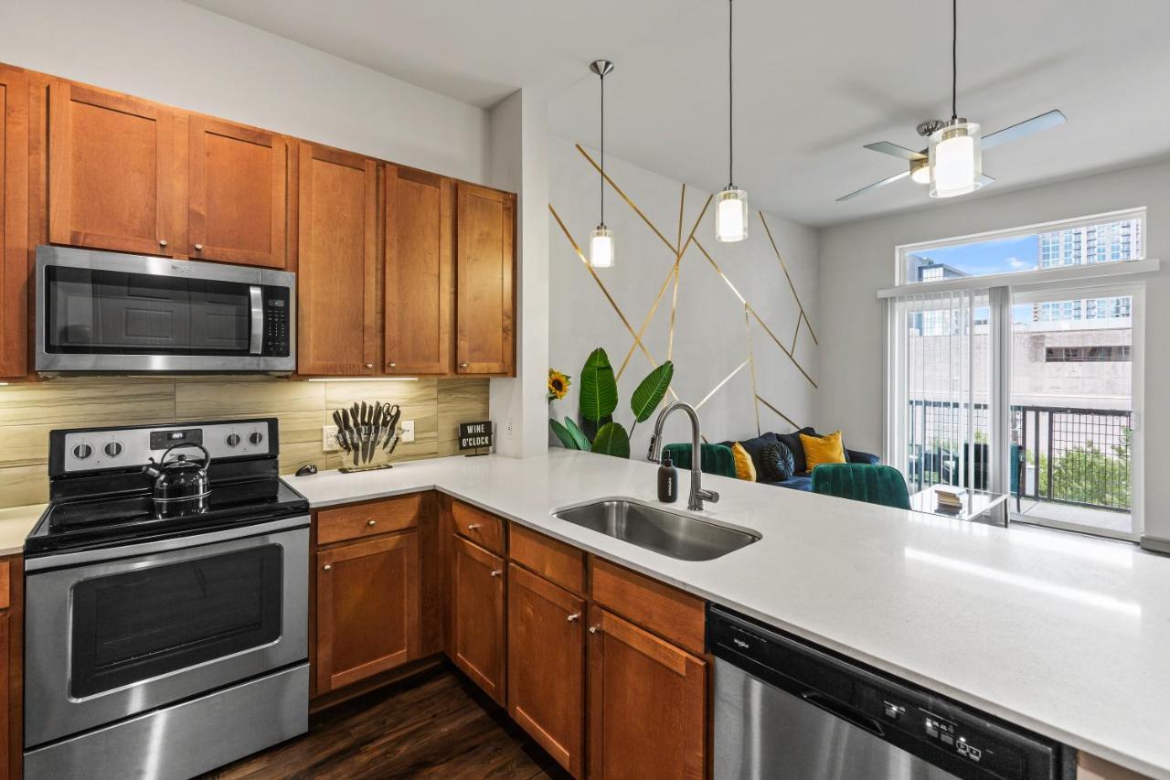Luxury Apartment With King Bed And Pool And Free Parking 4 Houston Buitenkant foto