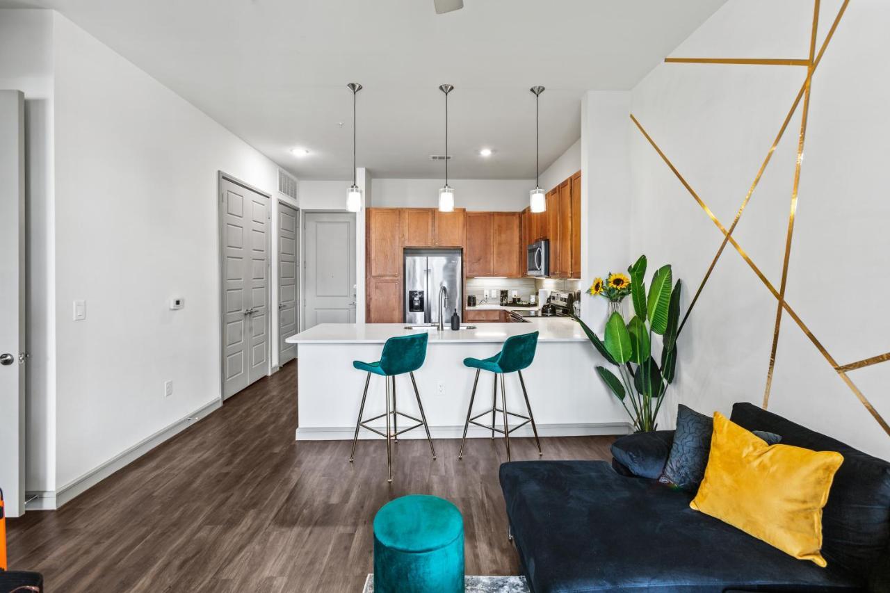 Luxury Apartment With King Bed And Pool And Free Parking 4 Houston Buitenkant foto