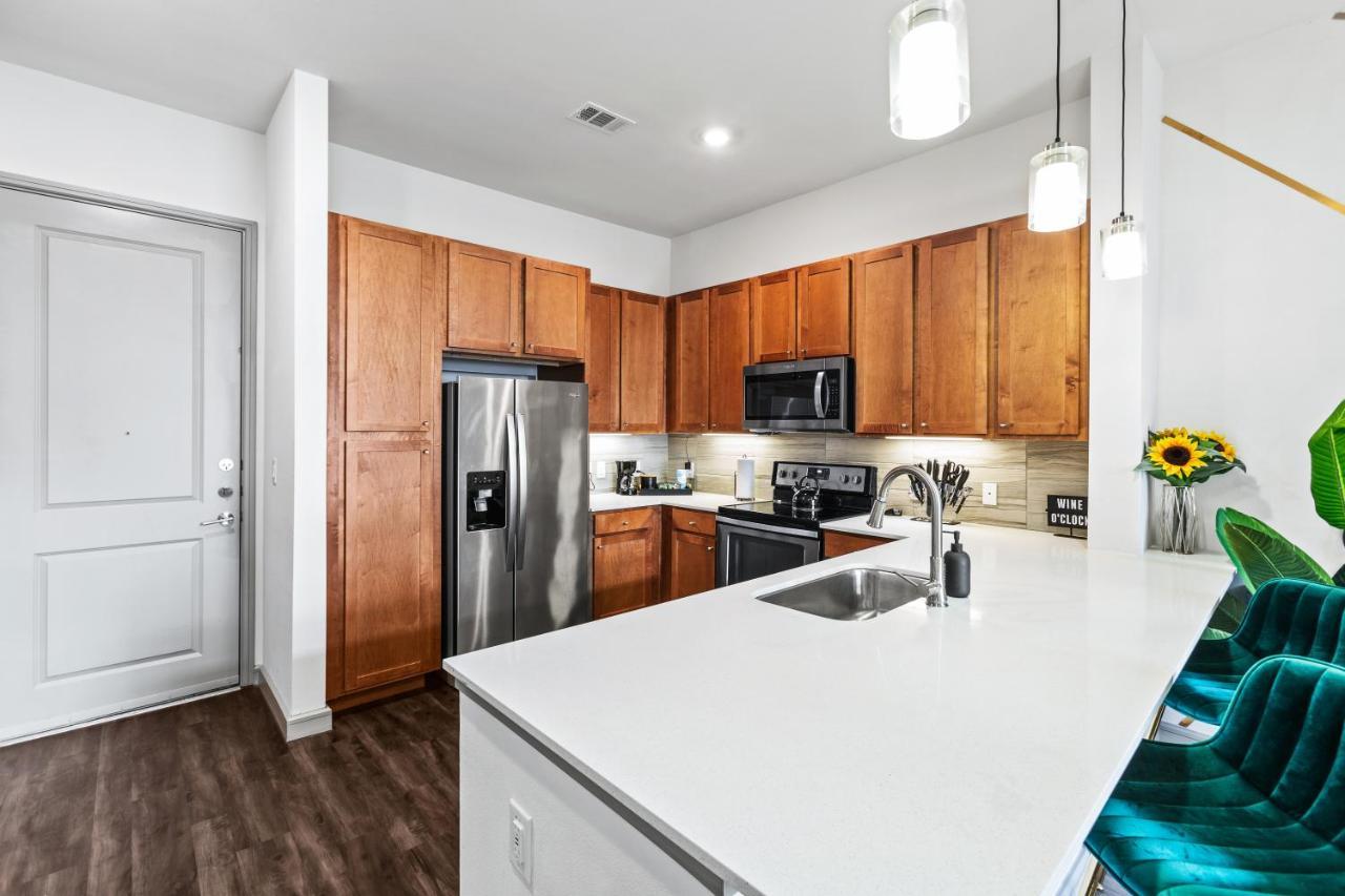 Luxury Apartment With King Bed And Pool And Free Parking 4 Houston Buitenkant foto