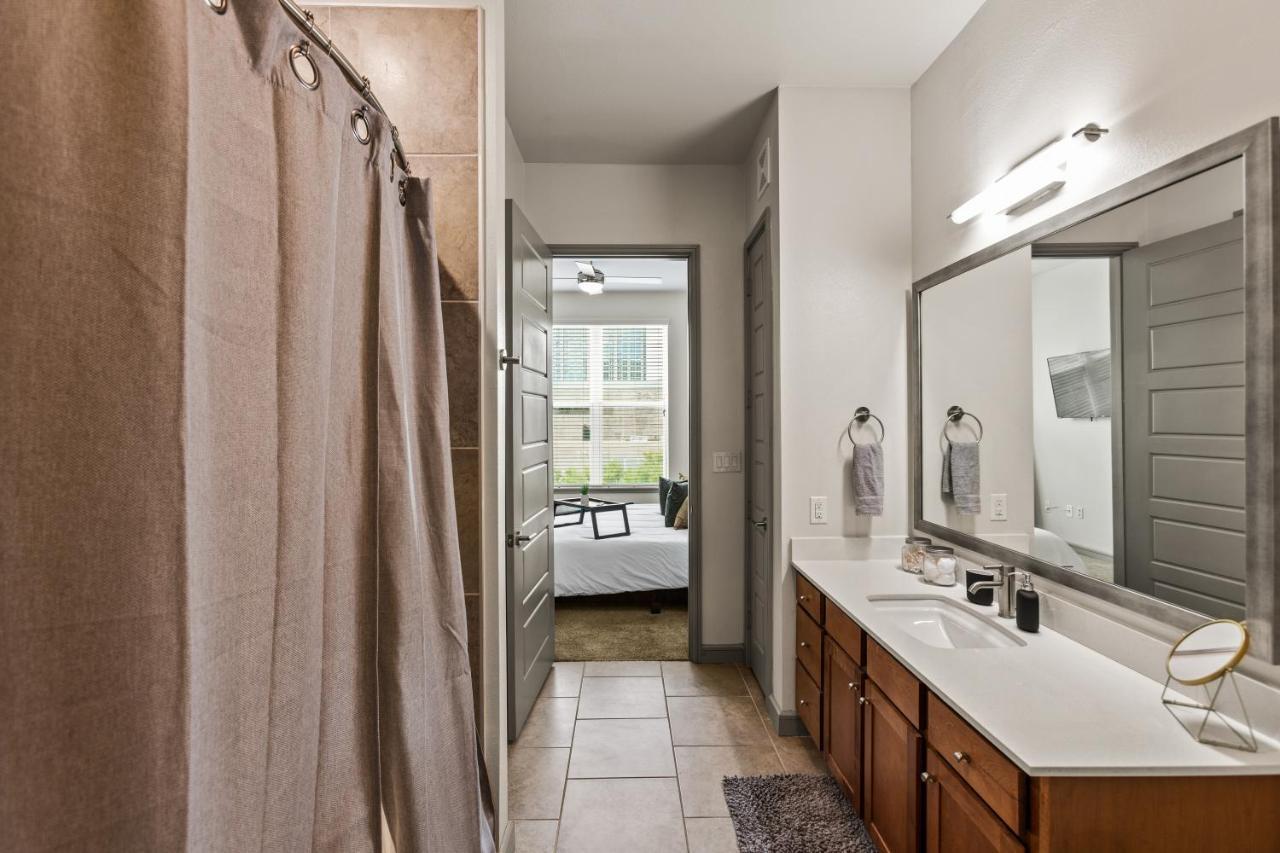 Luxury Apartment With King Bed And Pool And Free Parking 4 Houston Buitenkant foto